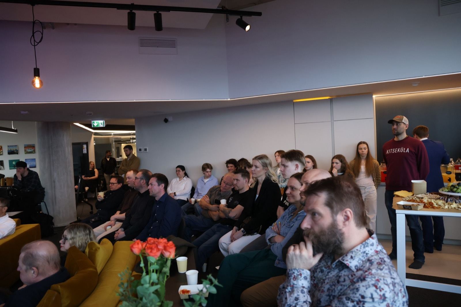 Audience at a Frontier Machines session