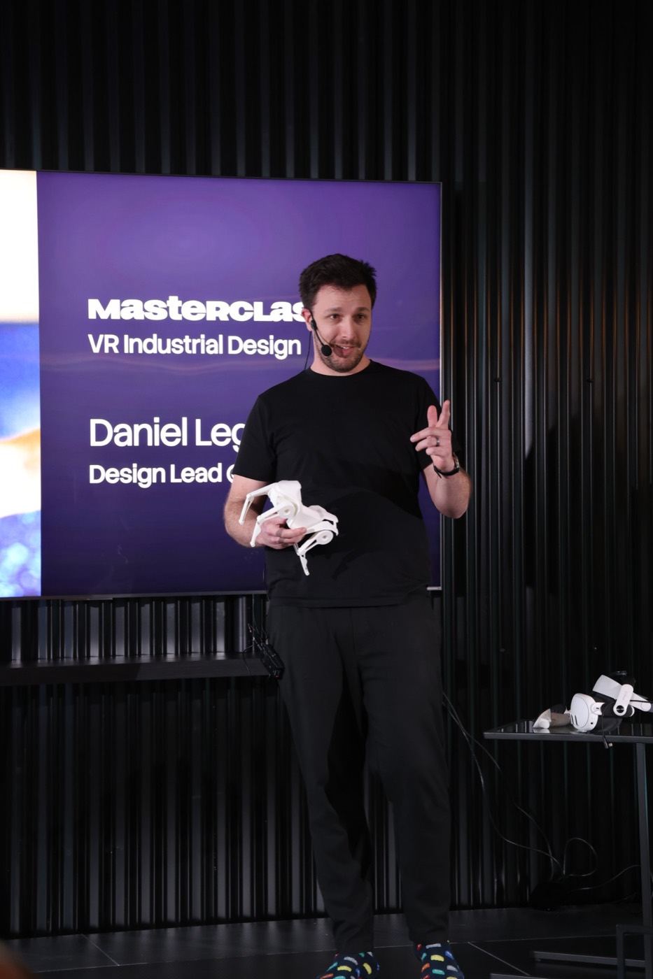 Daniel Leggat leading a VR industrial design masterclass